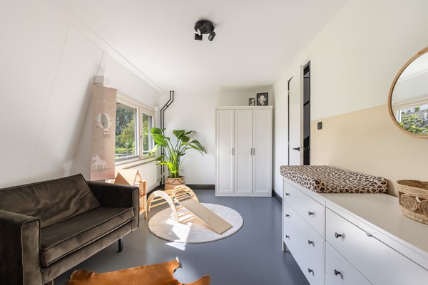 Foto - Verkocht onder voorbehoud: Instapklare tussenwoning op een rustige, autoluwe locatie!